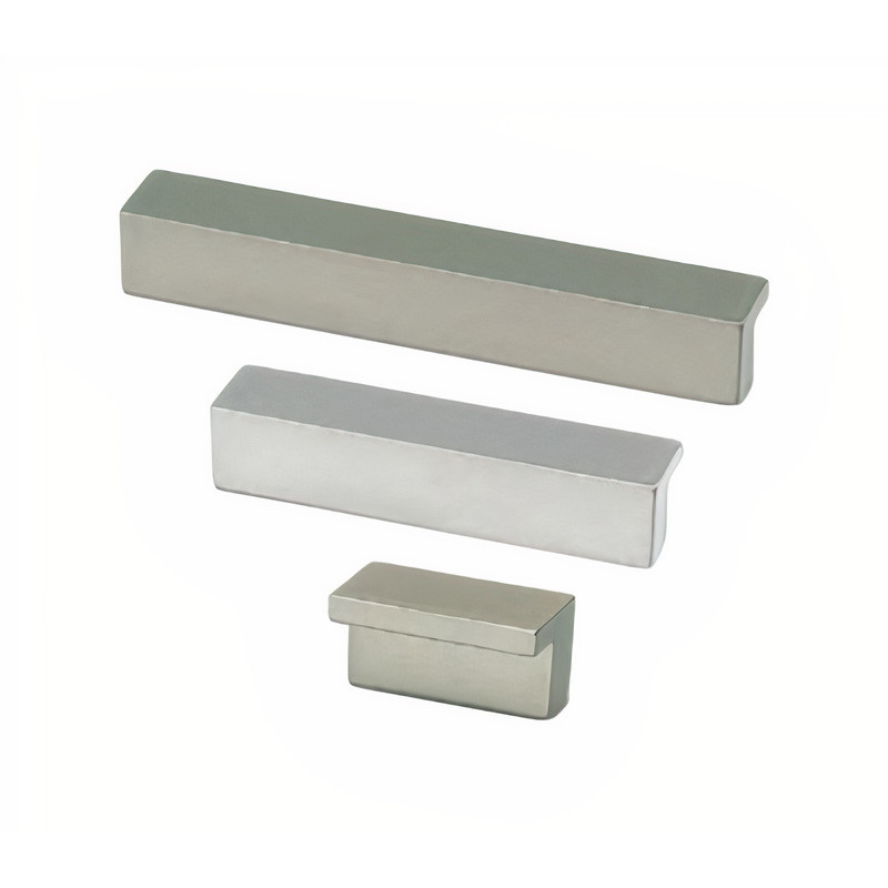 Puxador atual, barra rectangular L Sofima 799, zamak niquelado mate, 2 furos distância 64, P.16 x A.16 x C.76 mm