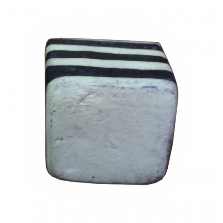 Puxador natureza, quadrado Nesu 127A2, cerâmica com topo branco/riscas pretas, 1 furo, 26 mm