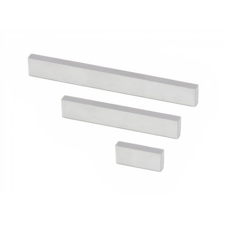 Puxador atual, barra rectangular Sofima 793, zamak niquelado mate, 2 furos distância 96, A.18 x L.7,25/8,5 x C.106 mm