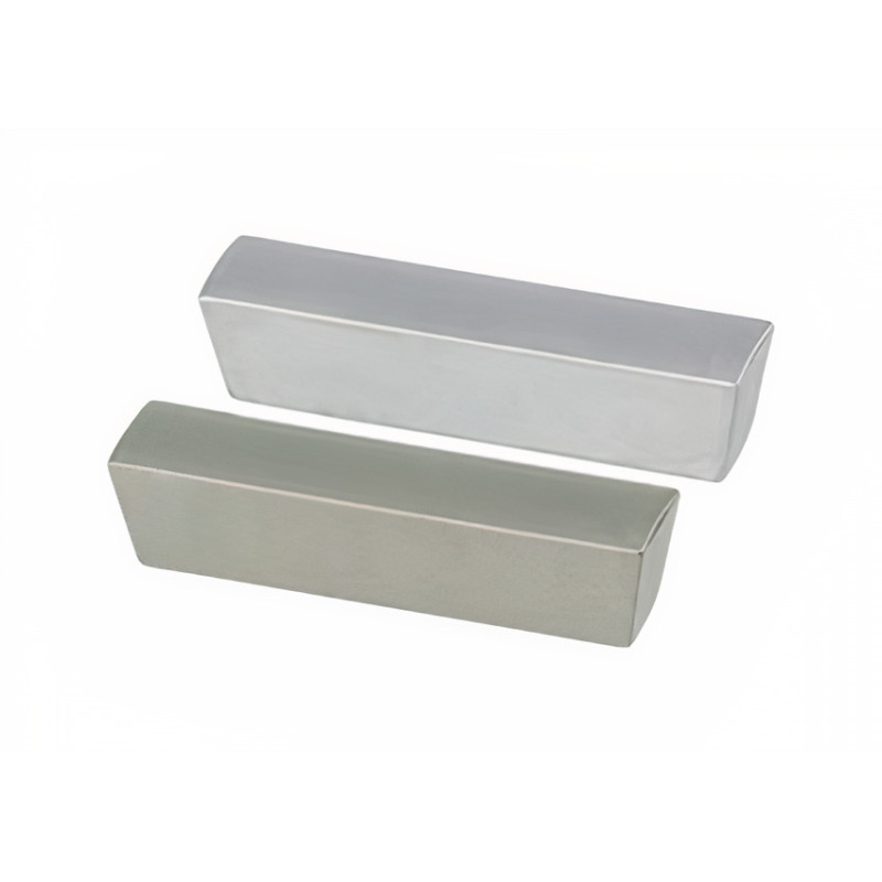 Puxador atual, barra rectangular Sofima 761, zamak niquelado mate, 1 furo, E.13 x A.15 x C.59 mm