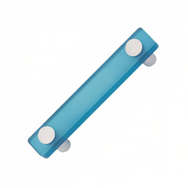 Puxador criança, asa barra rectangular Nesu 620AZ, metacrilato azul/crom. mate, 2 furos distância 96, A.26 x L.23 x C.126 mm