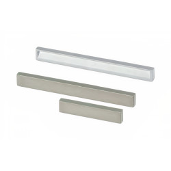 Puxador atual, barra rectangular Sofima 775, zamak niquelado mate, 2 furos distância 64, E.8 x A.16 x C.80 mm