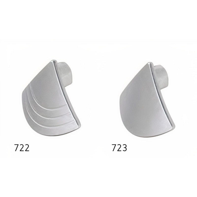 Puxador atual, pingente triangular Sofima 723, zamak niquelado mate, 1 furo, C.34 x L.43 x A.17 mm